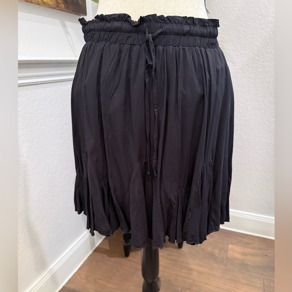 Women’s Large black elastic waist skirt by Just Quells. New with tags!